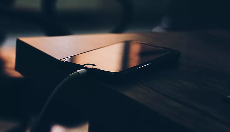 Sạc iPhone bị nóng - Ảnh 07