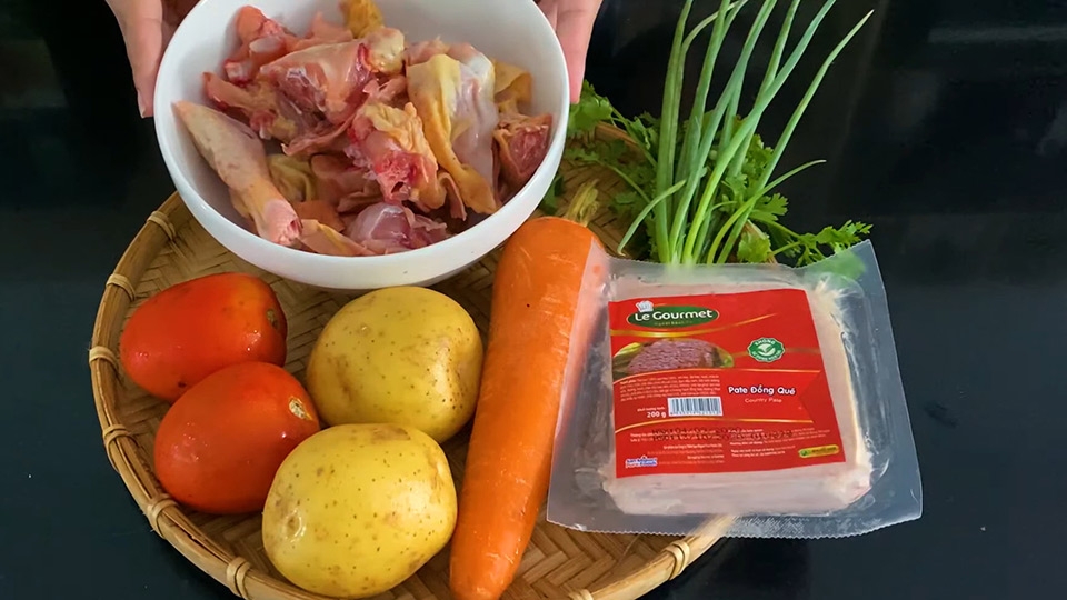 Chuẩn bị nguyên liệu làm gà nấu pate