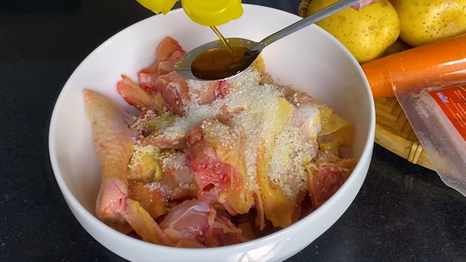 Ướp thịt gà