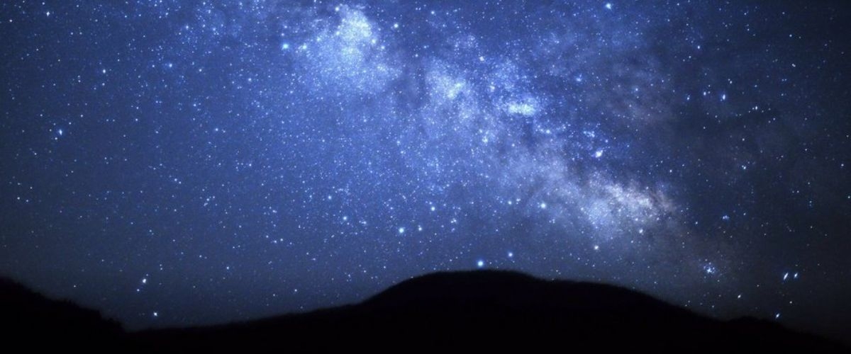 bầu trời ban đêm huyền bí