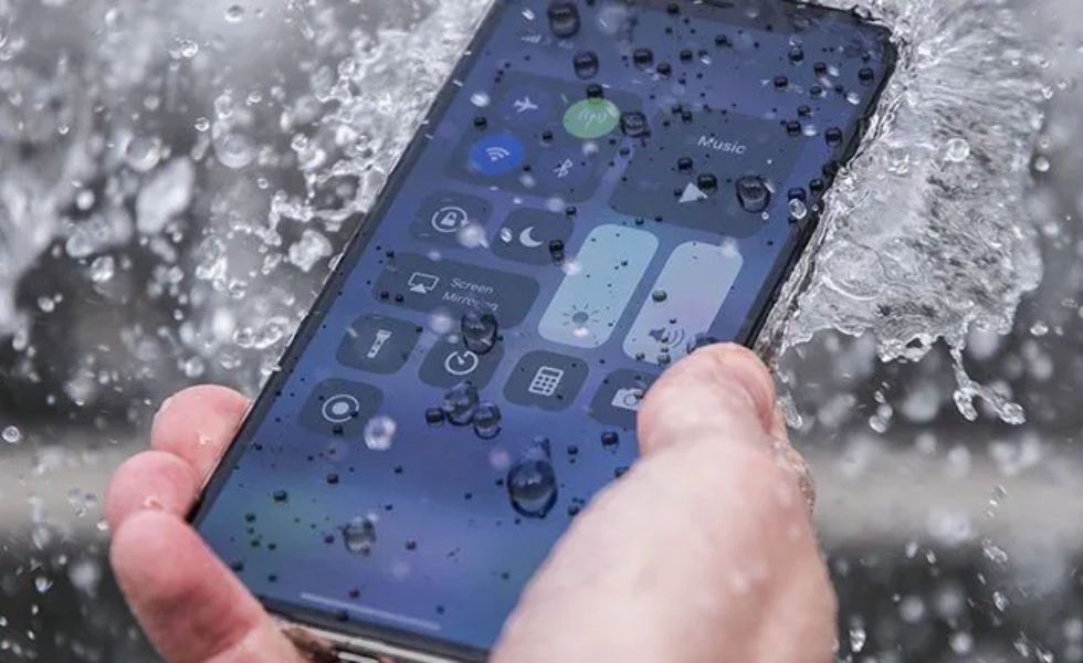iPhone ngấm nước