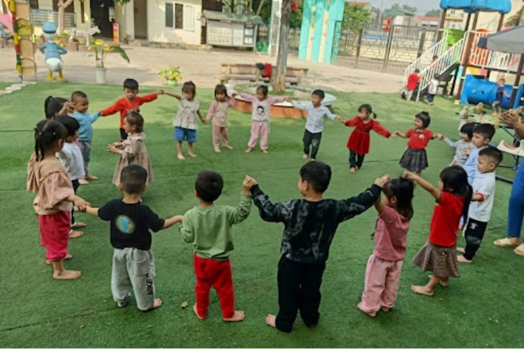 https://cdn2.fptshop.com.vn/unsafe/Uploads/images/tin-tuc/177516/Originals/Tr%C3%B2%20ch%C6%A1i%20M%C3%A8o%20%C4%90u%E1%BB%95i%20Chu%E1%BB%99t%20%E2%80%93%20C%C3%A1ch%20ch%C6%A1i%20v%C3%A0%20t%E1%BB%95%20ch%E1%BB%A9c%20tr%C3%B2%20ch%C6%A1i%20%283%29.jpg