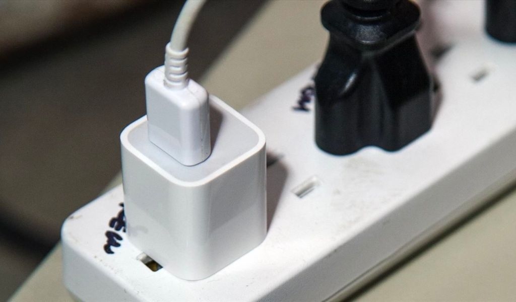 Hướng dẫn sạc tai nghe bluetooth đúng đảm bảo an toàn, kéo dài tuổi thọ pin 3