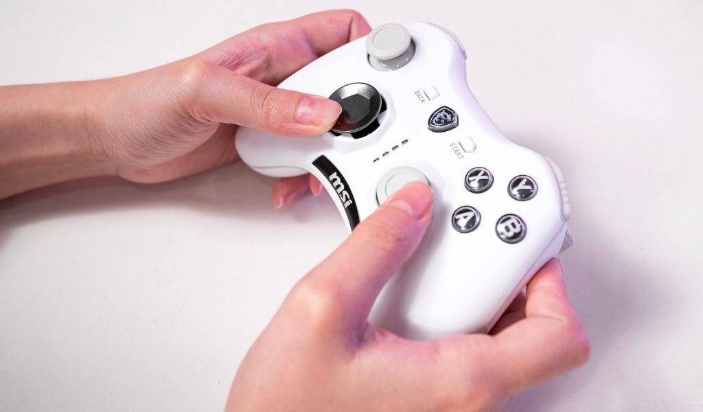 Giới thiệu các loại tay cầm chơi game điện thoại có dây và không dây tốt 2024 4