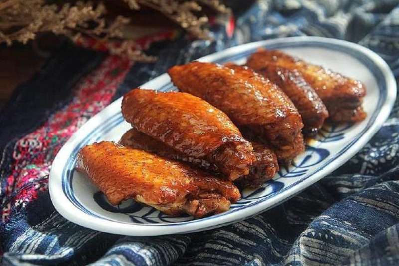Cánh gà kho coca có màu sắc bắt mắt, ngon miệng