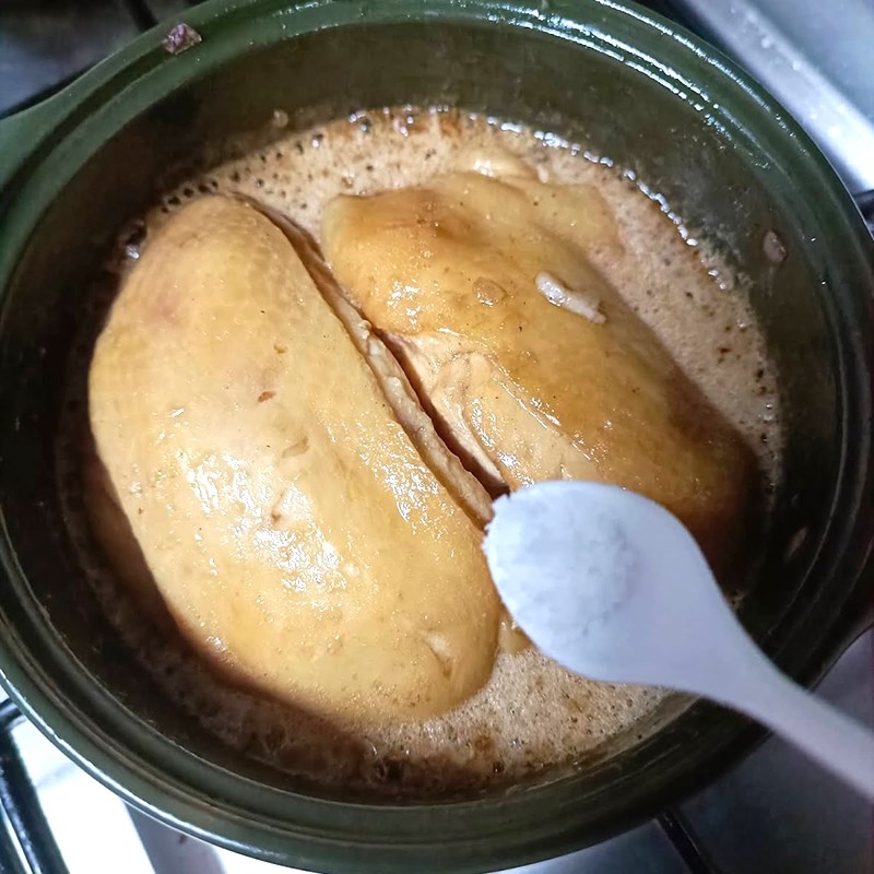 Kho má đùi cùng với coca