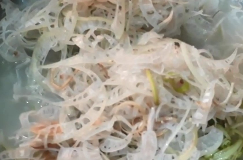 cá đuối nấu canh chua - Ảnh 13