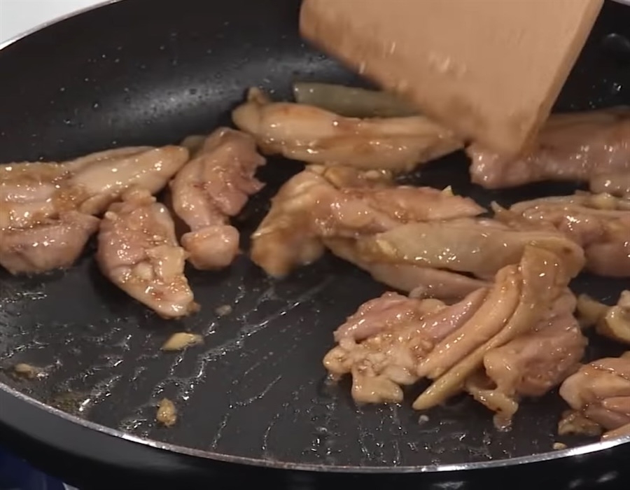 Xào săn thịt gà