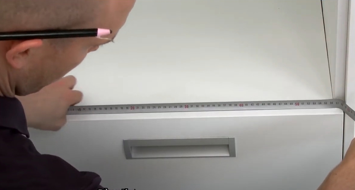cách lắp đặt lò vi sóng âm tủ - ảnh 3