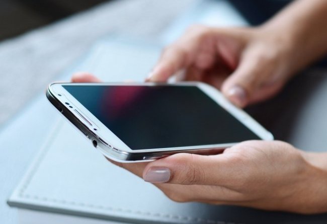 điện thoại bị tắt màn hình nhưng vẫn chạy 1