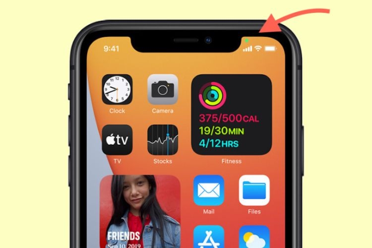 Vì sao màn hình iPhone xuất hiện chấm xanh?