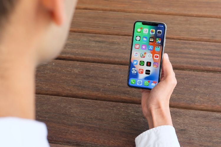 Cách hạn chế màn hình iPhone bị đốm đen