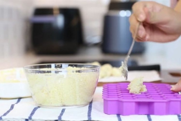 Áp dụng ngay 4 cách bảo quản tỏi bóc sẵn hiệu quả, đơn giản, dễ làm để giữ tỏi tươi không bị ủng hình 5