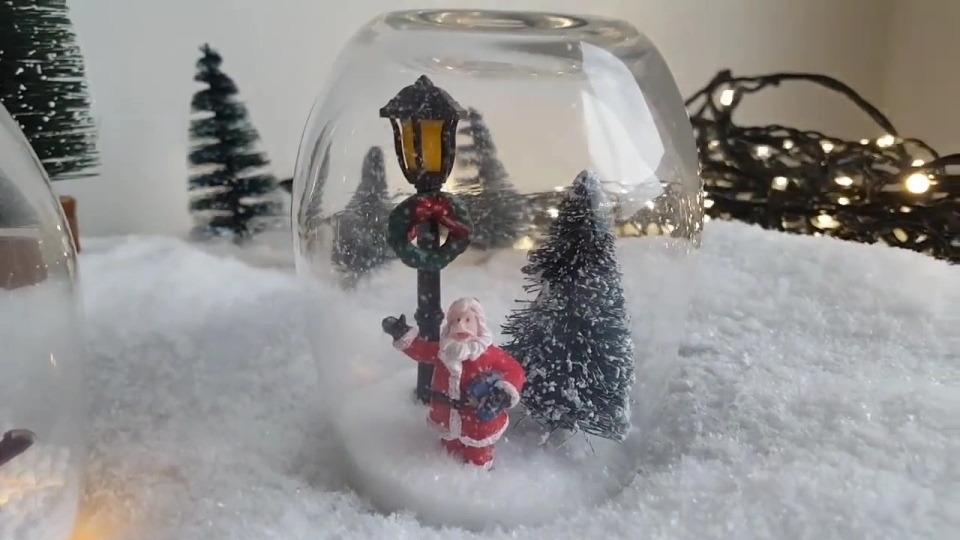 Quả cầu tuyết có ý nghĩa chúc đối phương luôn may mắn và gặp nhiều điều tốt lành