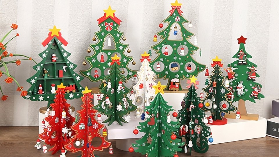 Cây thông Noel là món quà dễ thương để dành tặng cho đồng nghiệp