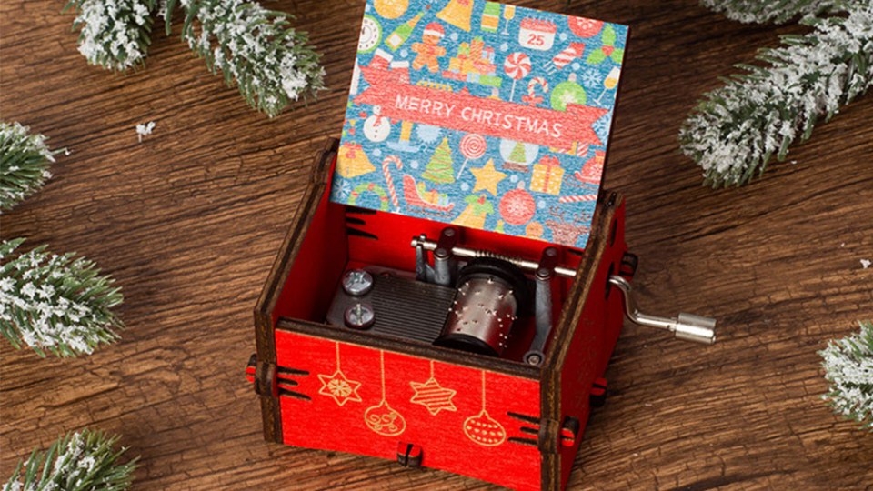 Hộp nhạc Giáng Sinh không chỉ phát ra những bài nhạc hay mà còn có thiết kế đẹp mắt