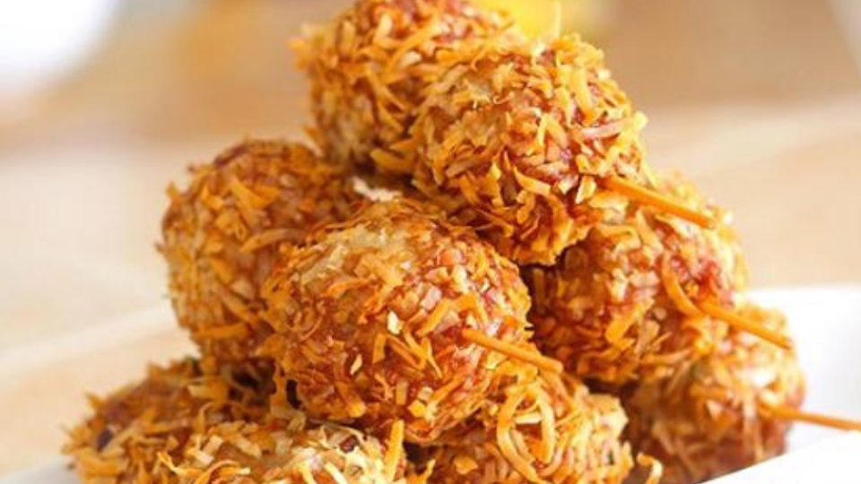 Thịt viên chiên giòn bọc trứng muối