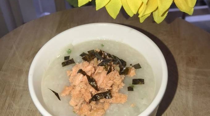 Nấu cháo cá hồi cho bé hình 5