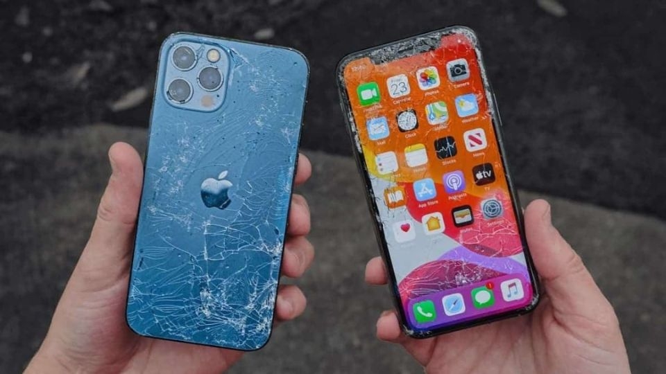 iPhone 12 Pro Max bị vỡ màn hình
