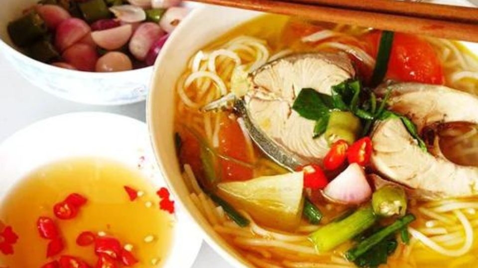 Bún cá cam thanh mát