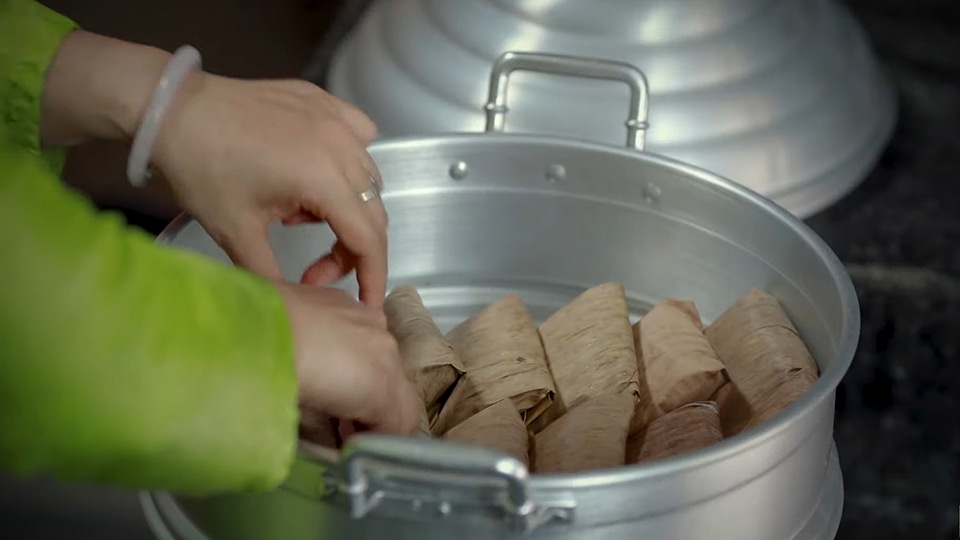 Hấp bánh gấc