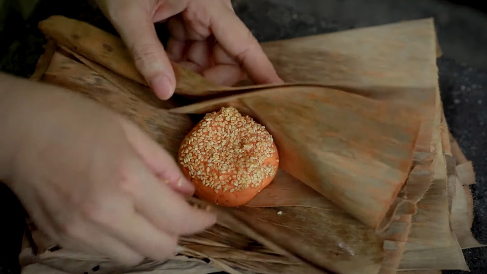 Gói bánh gấc