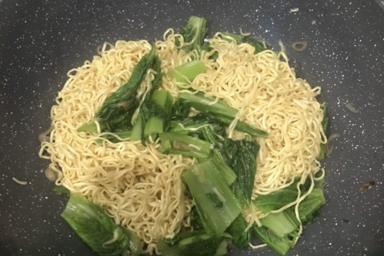 mì xào rau cải 3