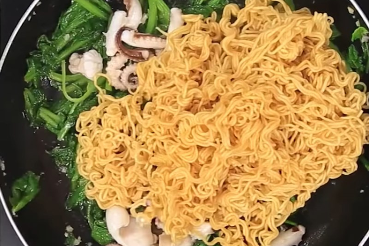 mì xào rau cải 7