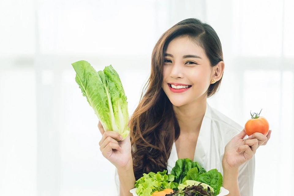 Tăng cường sức khỏe qua chế độ ăn khoa học.