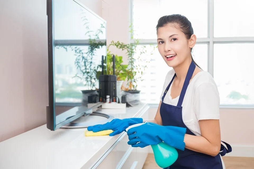Vệ sinh sạch sẽ nhà cửa.