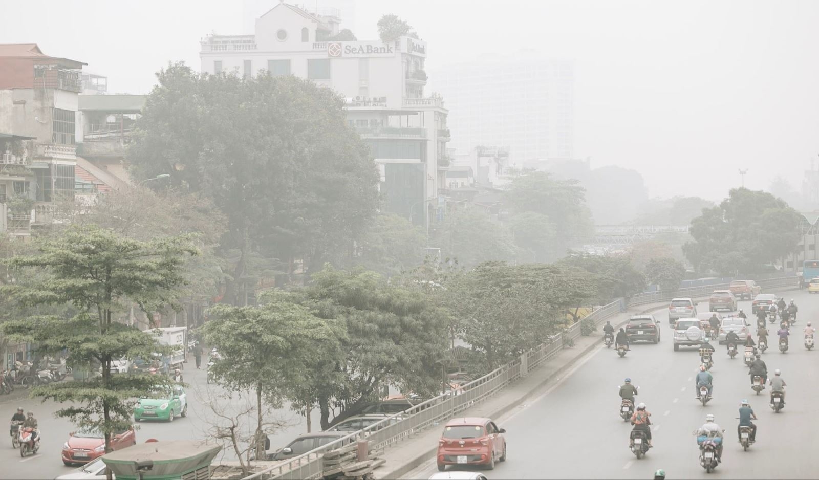 Bụi mịn PM có nhiều trong khói bụi của các phương tiện giao thông hoặc quá trình xử lý nhiên liệu công nghiệp