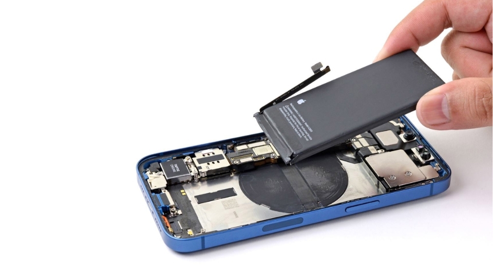 Nguyên nhân iPhone sập nguồn khi còn pin và cách khắc phục