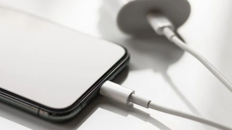 Sạc pin iPhone đúng cách