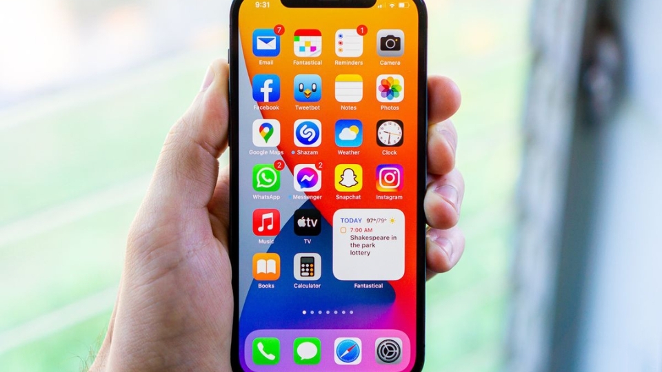 Khởi động lại iPhone