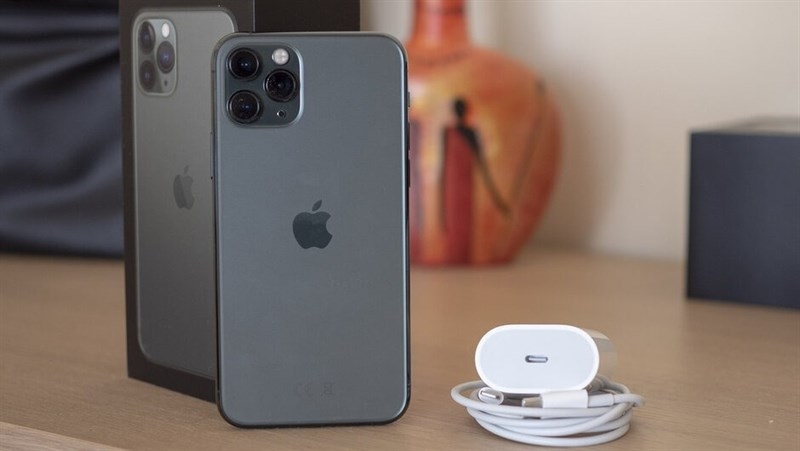 iPhone 11 Pro hỗ trợ sạc nhanh bao nhiêu W  1