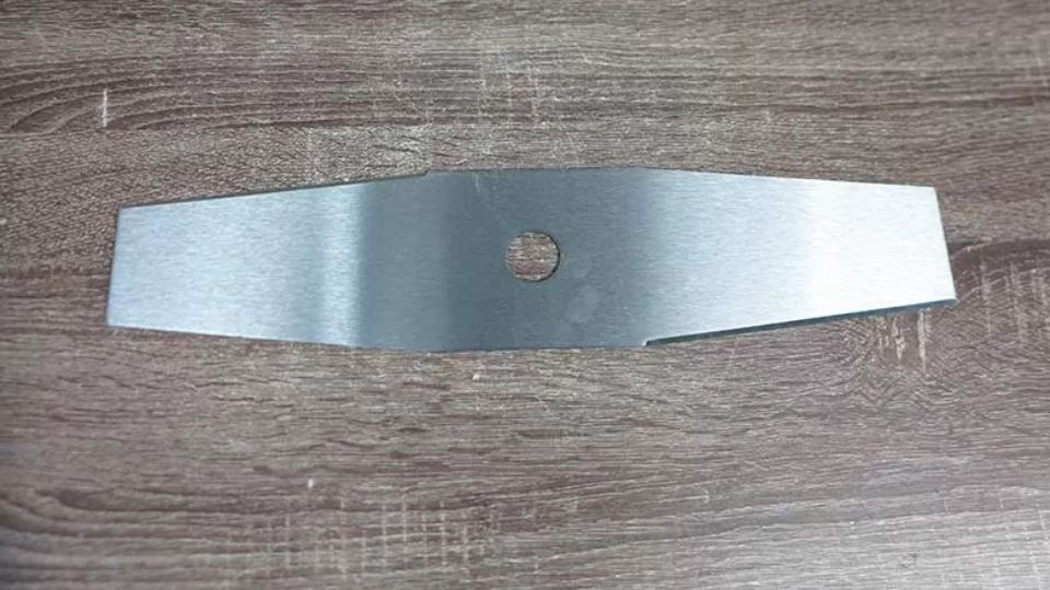 Lưỡi cắt cỏ bằng sắt