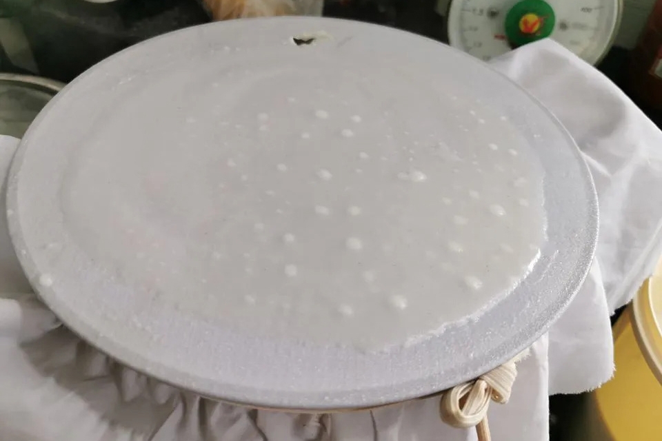 Sử dụng nồi tráng bánh cuốn