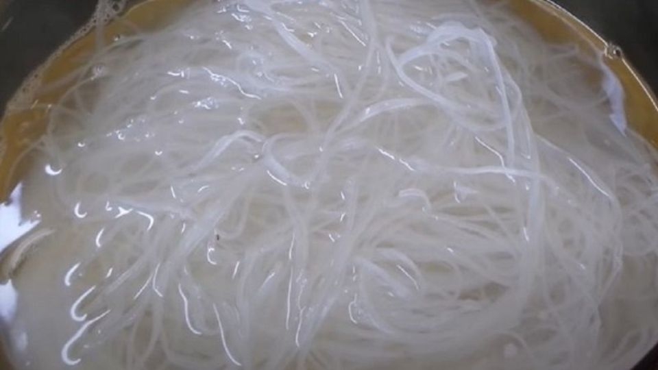 Hủ tiếu xào chay rau nấm (4)