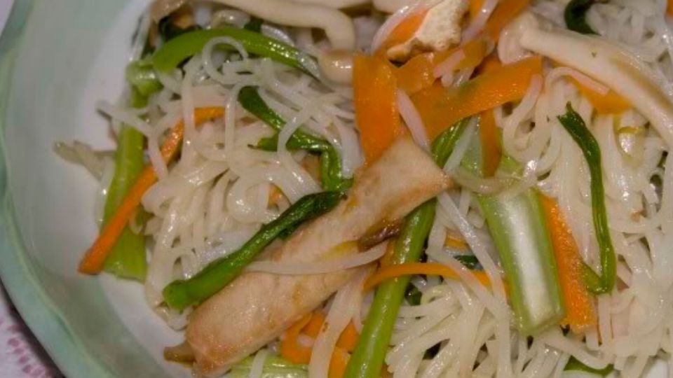 Hủ tiếu xào chay rau nấm (6)