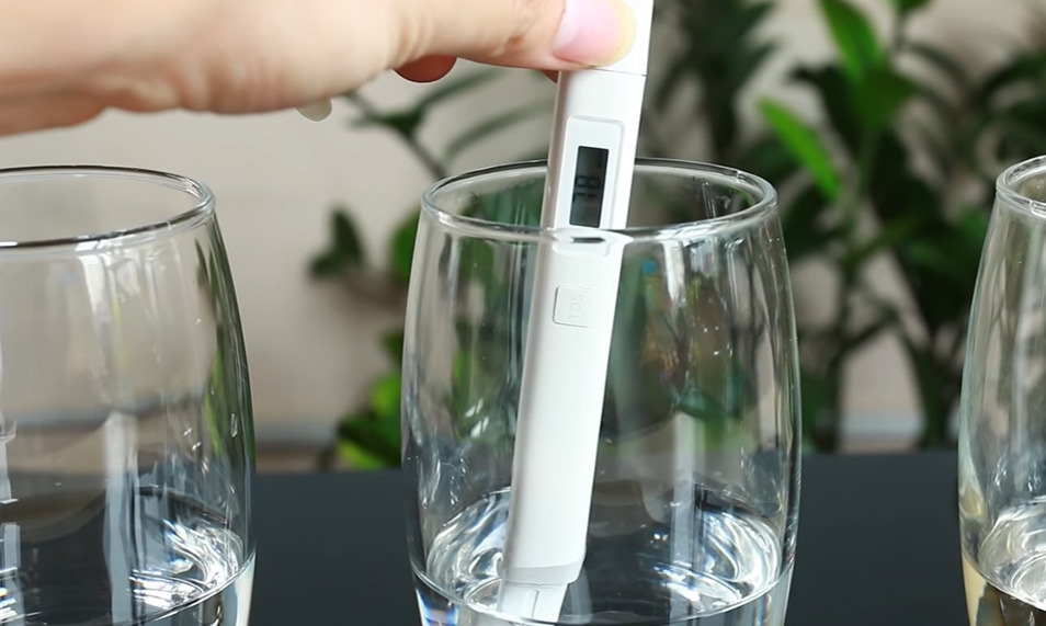 Muốn biết nước kiềm độ pH bao nhiêu, hãy dùng máy đo pH để kiểm tra