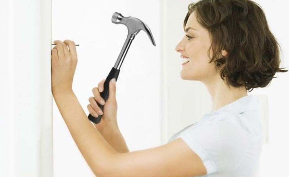 Cách khoan tường không cần máy khoan