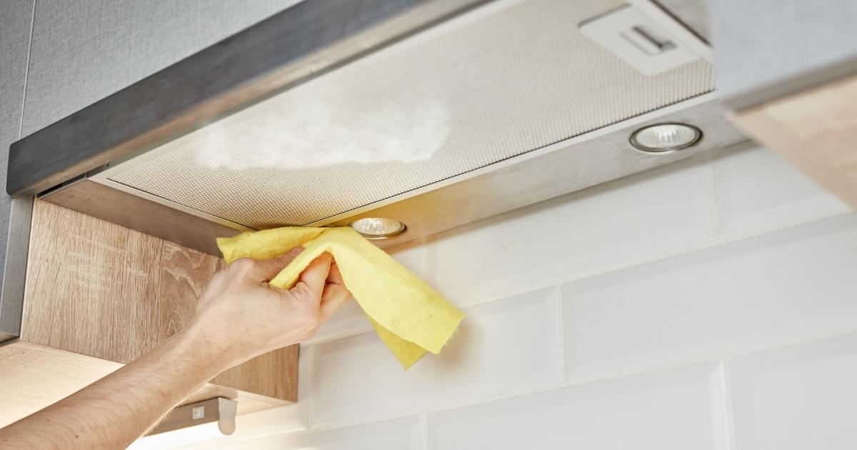 vệ sinh lưới lọc máy hút mùi 2