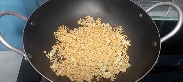 Cách làm mì tôm trẻ em 3