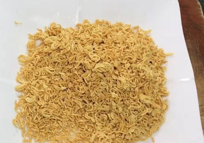 Cách làm mì tôm trẻ em 5