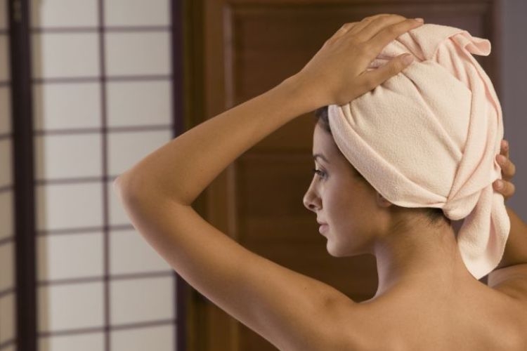 Quấn tóc bằng khăn turban