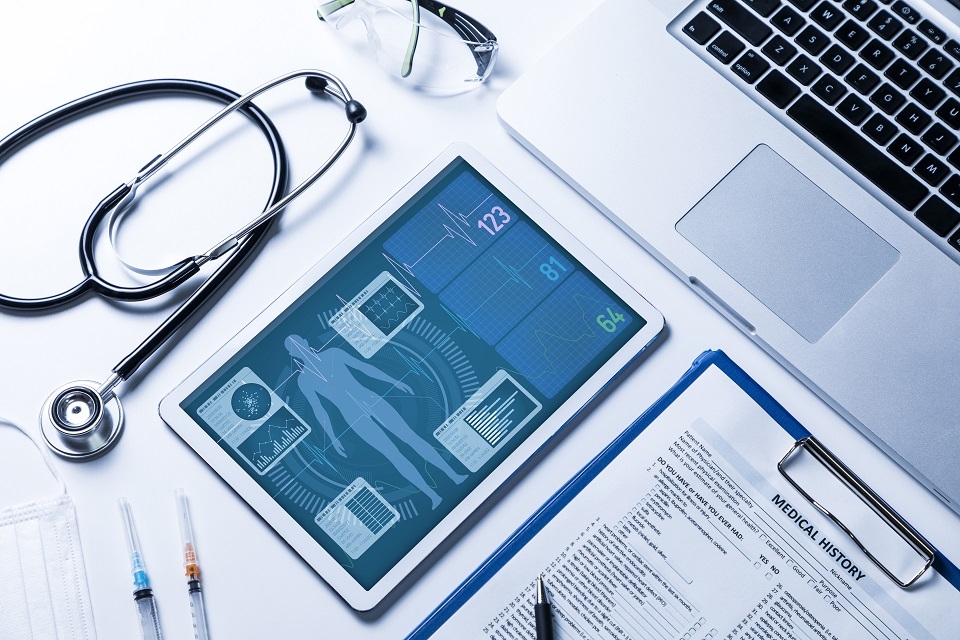 Ubiquitous Computing có thể được áp dụng trong lĩnh vực chăm sóc sức khỏe để giám sát và quản lý sức khỏe cá nhân