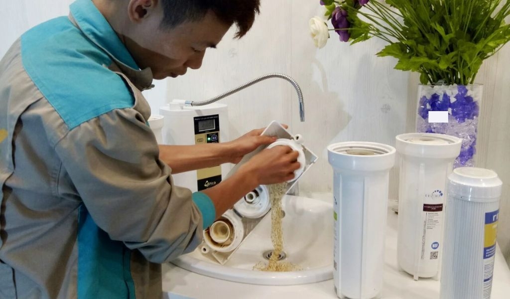 Máy lọc nước ra nước đục là do đâu và cách khắc phục, có thể dùng nước lọc bị đục không? 5