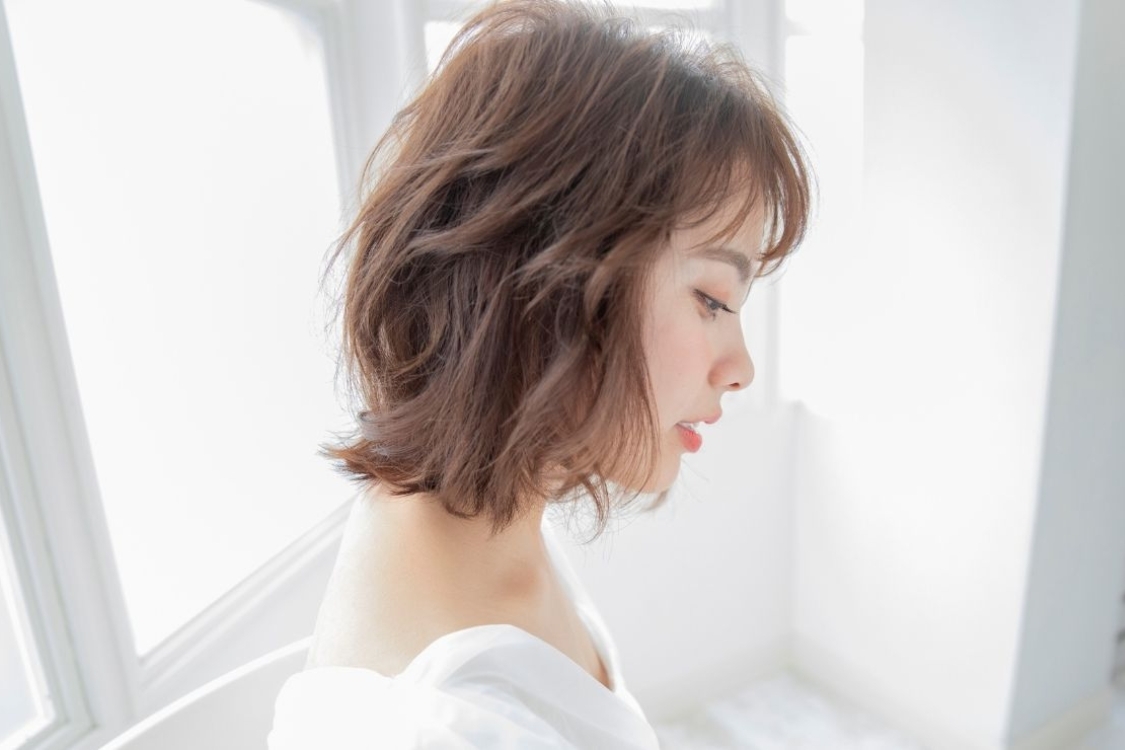 Nhuộm màu nâu trà sữa có cần tẩy tóc không?