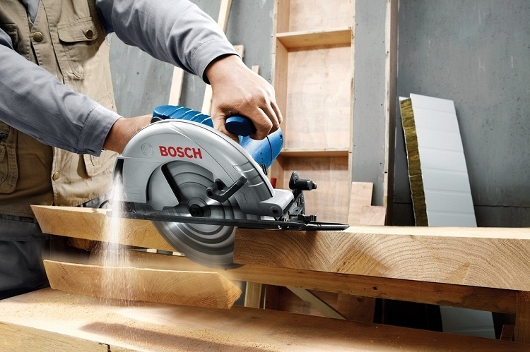 Máy cưa đĩa hoạt động mạnh mẽ, bền bỉ