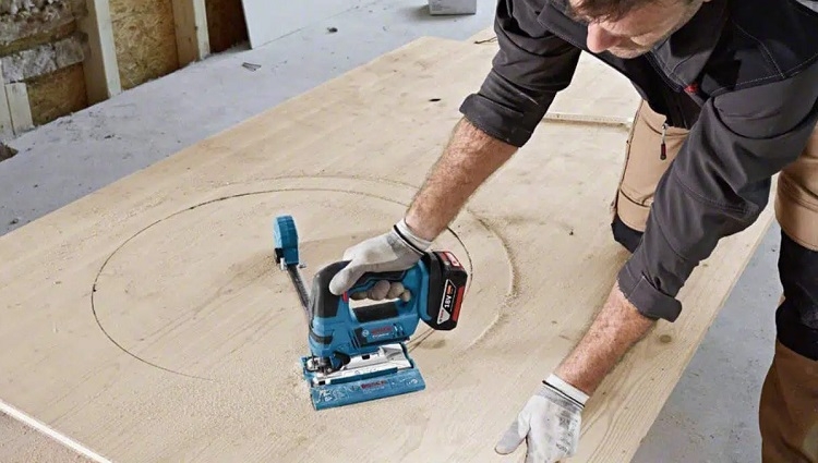 Nên mua máy cưa lọng khi chế tác đồ vật yêu cầu tính thẩm mỹ cao